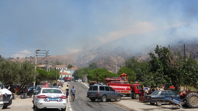 Çanakkale yanıyor! Rüzgar çok kötü etkiliyor ekipler bölgede - Resim: 0