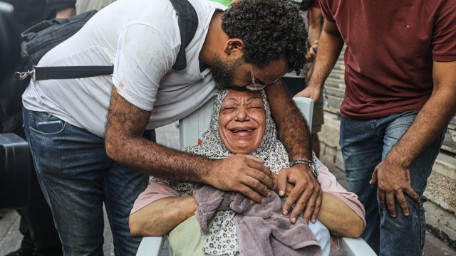 İsrail Gazze Şeridi'ni vurdu: Çok sayıda ölü var yaralı var - Resim: 0