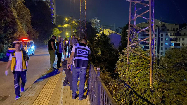 Otomobille ormanlık alana uçtu, 8 metre tırmanarak hastaneye gitti! - Resim: 1