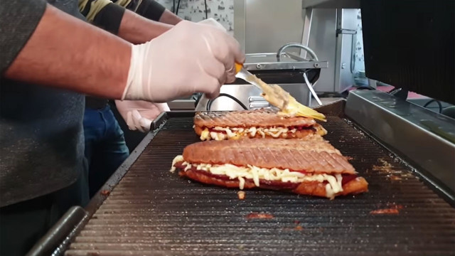 Bu tostu yemeye sanayiye gidiyorlar 40 yıllık ustanın yumurtalı salçalı sucuklu efsane tostu - Resim: 5