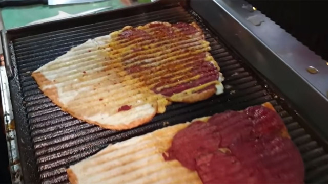 Bu tostu yemeye sanayiye gidiyorlar 40 yıllık ustanın yumurtalı salçalı sucuklu efsane tostu - Resim: 3