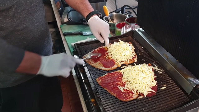 Bu tostu yemeye sanayiye gidiyorlar 40 yıllık ustanın yumurtalı salçalı sucuklu efsane tostu - Resim: 4