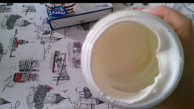 Sadece iki dakikada kıvırarak krem şantinizi kavanozda çırpın! Çok basit miksere gerek bile yok - Resim: 2