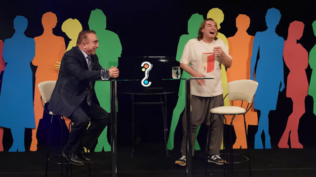 Dekolteyle gezen lafa katlanır diyen fıs fıs İsmail'in mini etekli kız fotoğrafları ifşa oldu - Resim: 3