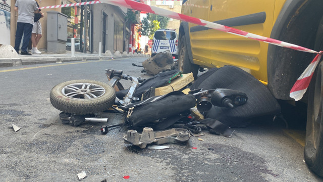 Kağıthane'de katil sürücü hızla geri gelerek engelli adamı ezdi sonra da kaçtı - Resim: 0