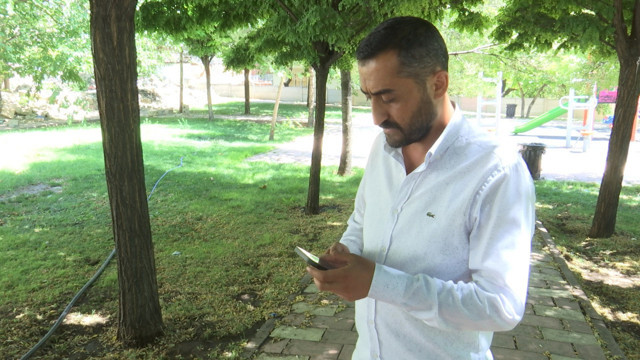 Bu adama gökten para yağıyor her sabah kalkıyor hesabında 5 bin lira - Resim: 1