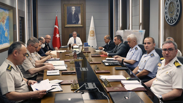 Bakan Hulusi Akar'dan terörle mücadele mesajı; 2022'de öldürülen terörist sayısını verdi - Resim: 0