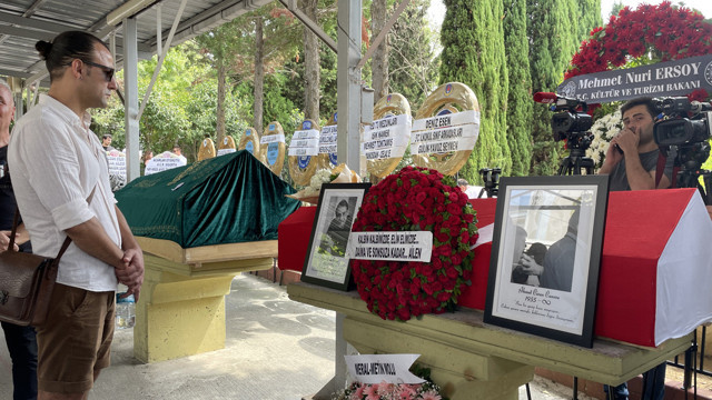 Usta oyuncu Civan Canova, Zincirlikuyu'da son yolculuğuna uğurlandı - Resim: 3