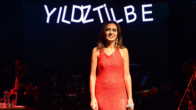 Yıldız Tilbe izleyenlerin ağzını bir metre açık bıraktı! Kalça dansıyla Bodrum'u salladı - Resim: 2