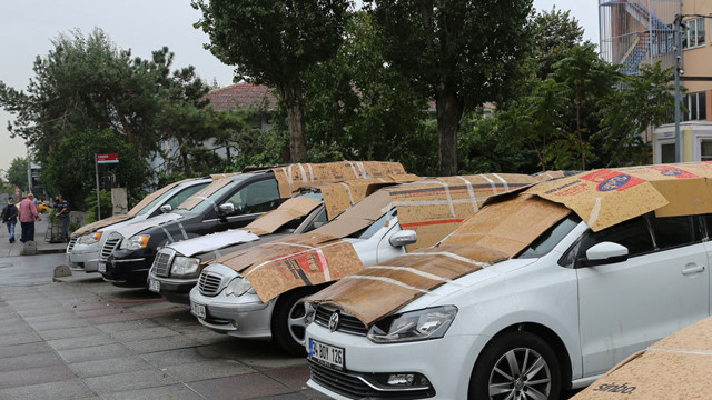 İstanbul saat 22.00'ye kadar çok fena şiddetli fırtına dolu getiriyor araçları sarıp sarmalayın - Resim: 0