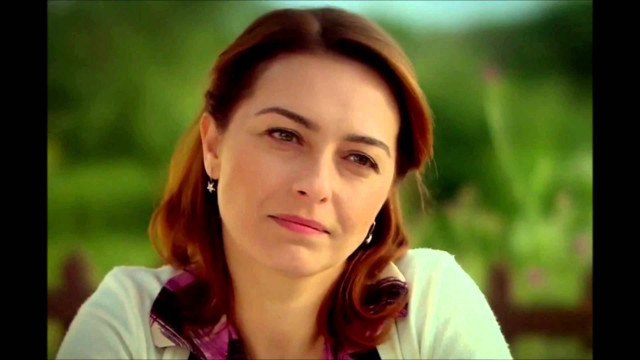 Öyle Bir Geçer Zaman Ki'nin Cemile'si Ayça Bingöl'ün yeni tarzı şaşırttı! "Ne yaptın sen kendine Cemile" - Resim: 1