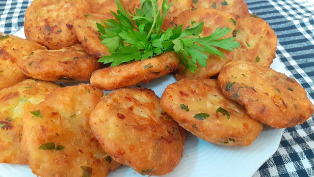 Kahvaltıya yapın doya doya yiyin! İşte bayat ekmekleri değerlendiren ekmek köftesi - Resim: 0