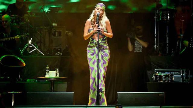 Gülben Ergen'i konserde utandıran hareket! Detone olup sözleri unutunca bakın ne dedi? - Resim: 3