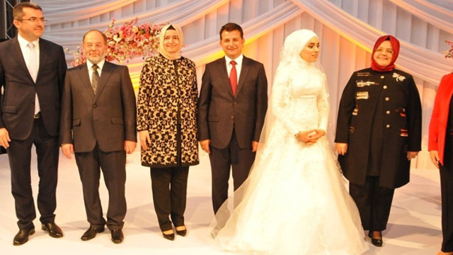 Ünsal Ban kimdir eşi Zehra Taşkesenlioğlu'nun mahrem videosunu çekti düğün resimleri - Resim: 2