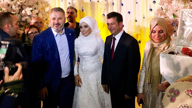 Ünsal Ban kimdir eşi Zehra Taşkesenlioğlu'nun mahrem videosunu çekti düğün resimleri - Resim: 0