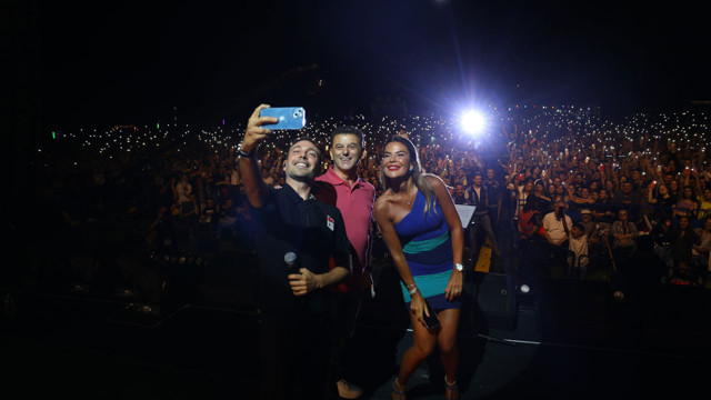 Düğünden sonra soluğu konserde aldı! Oğuzhan Koç düğün hediyesi karşısında şaştı kaldı - Resim: 2