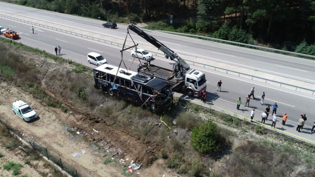 Çanakkale'de tur otobüsü devrildi! Ölü ve çok sayıda yaralı var - Resim: 1
