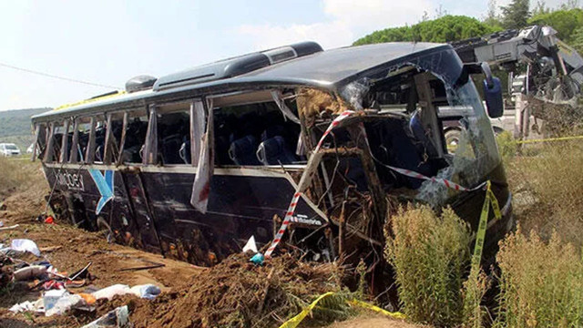 Çanakkale'de tur otobüsü devrildi! Ölü ve çok sayıda yaralı var - Resim: 0