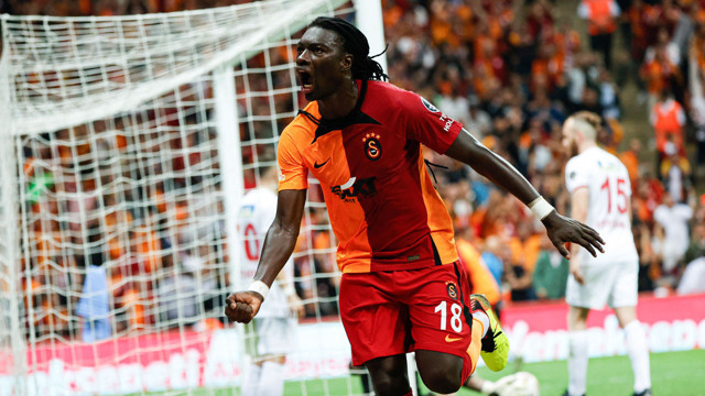 Aslan 10 kişi kalmasına rağmen Gaziantep'i devirdi! - Resim: 2