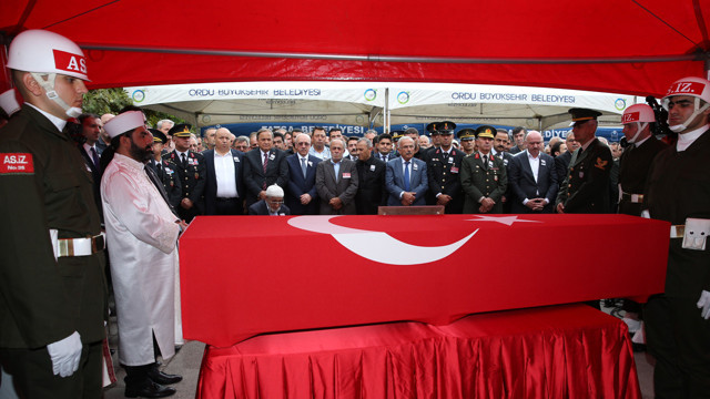 Şehit Ümit Kesti Ordu'da toprağa verildi! Küçük evladının hareketi içleri acıttı - Resim: 2