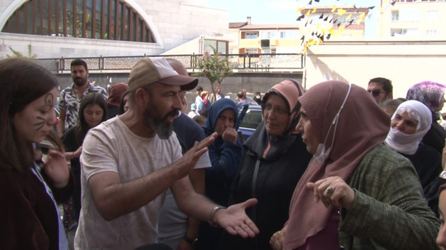İstanbul'da indirim izdihamı! Kadınlar akın edince mağaza kepenkleri kapatıldı - Resim: 0