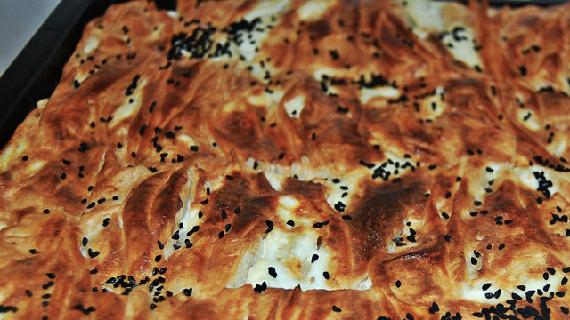 Komşunuz kokusunu alıp kapınıza dayanacak şipşak kahvaltılık büzme börek tarifi - Resim: 0