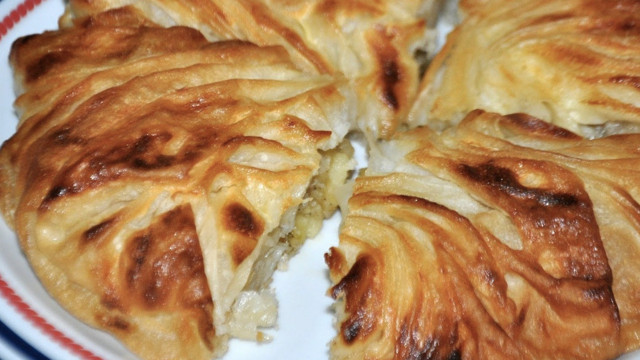 Komşunuz kokusunu alıp kapınıza dayanacak şipşak kahvaltılık büzme börek tarifi - Resim: 1