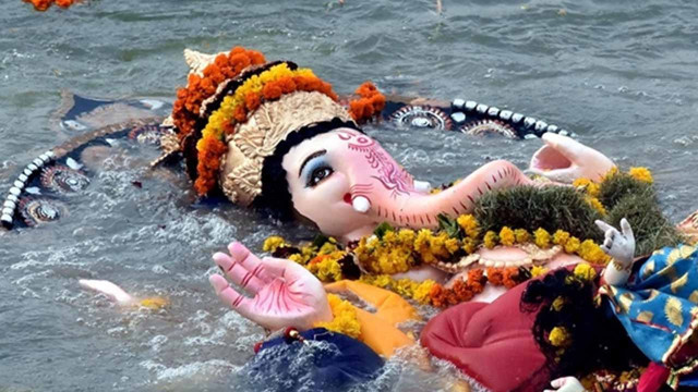 Hinduların 'Ganesha' heykelini suya batırdıkları etkinliklerde 19 kişi öldü - Resim: 0