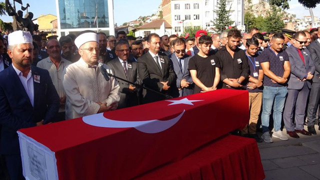 Irak'ta şehit düşen 4 asker memleketlerinde toprağa verildi - Resim: 0