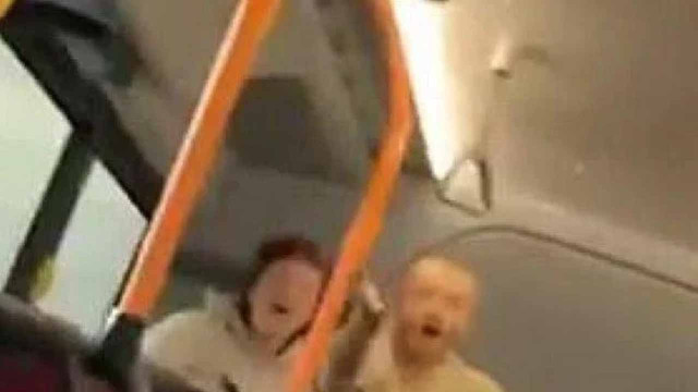 Otobüste rezalet görüntü! Cinsel ilişkiye giren çifte yolcu tepki gösterdi - Resim: 0