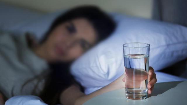 Sakın içmeyin! Gece başınızın ucuna koyduğunuz su sizi zehirliyor - Resim: 1