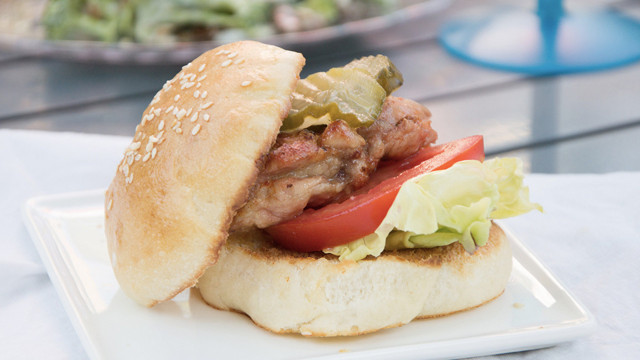 Çocukların ayağını hamburgerciden kesecek tarif! Ev yapımı burger tarifi çocuklarınıza yedirin, bayılacaklar - Resim: 1