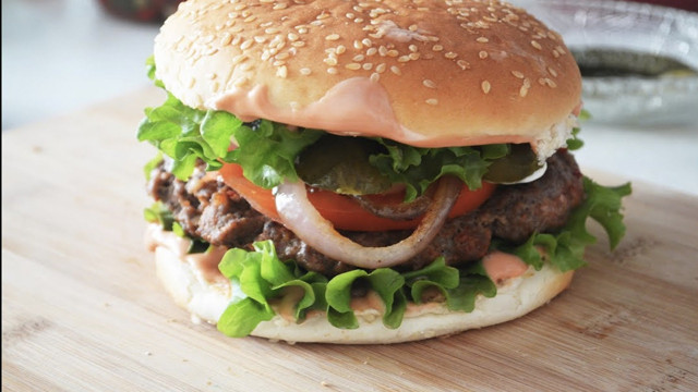 Çocukların ayağını hamburgerciden kesecek tarif! Ev yapımı burger tarifi çocuklarınıza yedirin, bayılacaklar - Resim: 2