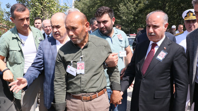 Meslektaşının kazara öldürdüğü polise veda! Acılı baba güçlükle ayakta durdu - Resim: 0