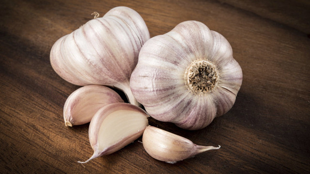 Kokuyor diye çekinmeyin sarımsağı bir de sütle yiyin kimse farketmeyecek bile! - Resim: 0