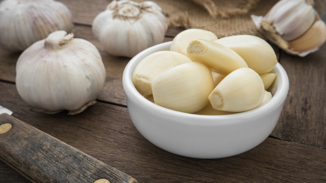 Kokuyor diye çekinmeyin sarımsağı bir de sütle yiyin kimse farketmeyecek bile! - Resim: 2