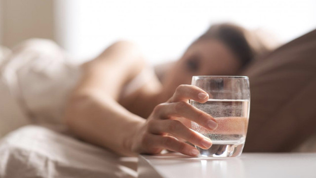 Sakın içmeyin! Gece başınızın ucuna koyduğunuz su sizi zehirliyor - Resim: 0