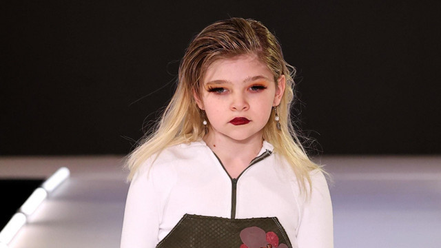 Dünya bu rezilliği konuşuyor: 10 yaşındaki çocuğun cinsiyetini değiştirip podyuma çıkardılar - Resim: 1