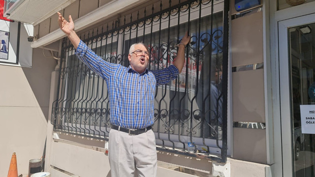 Aydın'da eski belediye başkanından kelepçeli ilginç eylem - Resim: 0