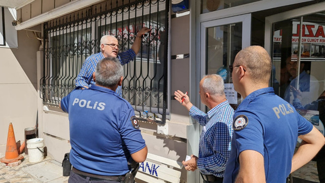 Aydın'da eski belediye başkanından kelepçeli ilginç eylem - Resim: 1