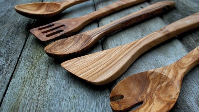 Tahta kaşıkları makineye atmayın kaynatın! Suyuna bakın gördükleriniz şok edecek! - Resim: 2