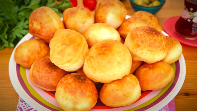 Kaynana hemen ne pişiriyorsunuz diye bakmaya koşacak! Mayasız hamur kızartması pişiye rakip olacak - Resim: 1