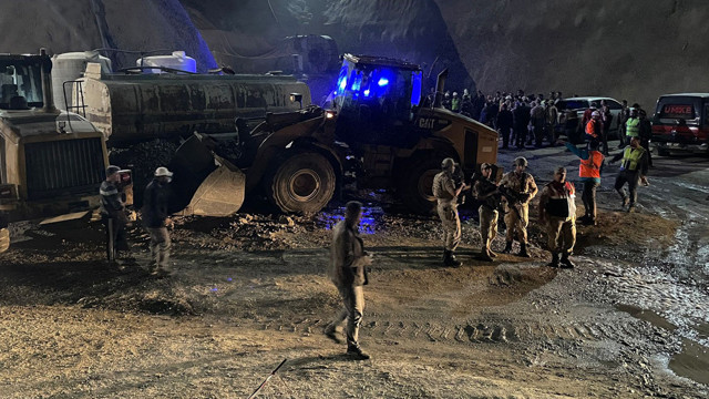 Van'da tünel inşaatında göçük! İşçiler kurtarılamadı - Resim: 0