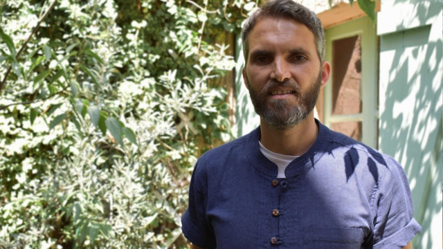 Bir bu eksikti Eşcinsel İmam geliyor ortalık karıştı! İstanbul'da sahneye çıkacak kimdir bu adam? - Resim: 0