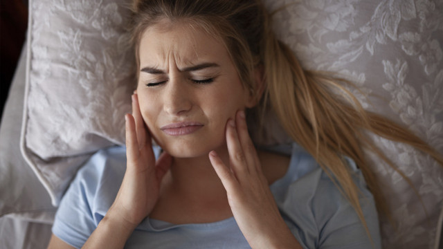 Geceleri farkına varmadan dişlerinizi sıkıyorsanız sebebi bu olabilir! - Resim: 1