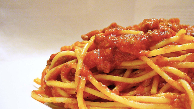 Eyvah yemeğin salçası fazla mı kaçtı! Durun dökmeyin bu yöntemi uygulayın! - Resim: 0