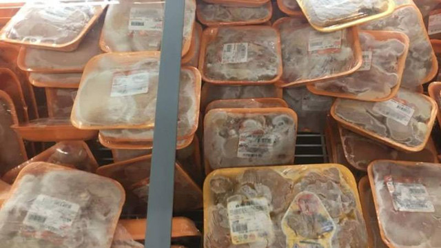 A101'le ilgili şok suçlamalar! Son kullanma tarihi geçen ürünler etiketi çıkarılıp işçilere zorla sattırılıyor - Resim: 0