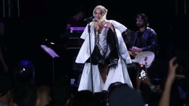 Melek Mosso'dan sonra Hande Yener de saçlarını kesti! Sen Ağlama dedi, gözyaşlarını tutamadı! - Resim: 2