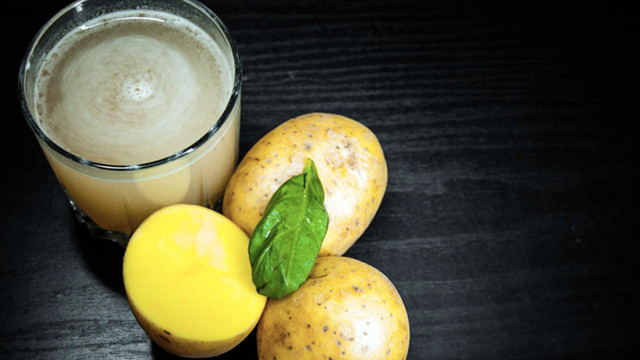 Patatesin suyunu dökmeyin yüzünüze sürün 5 yaş birden atın! - Resim: 1