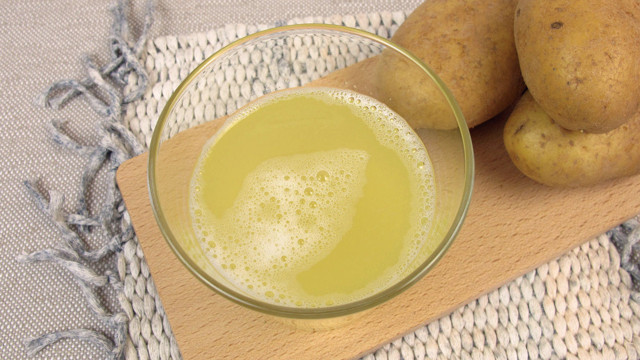 Patatesin suyunu dökmeyin yüzünüze sürün 5 yaş birden atın! - Resim: 0